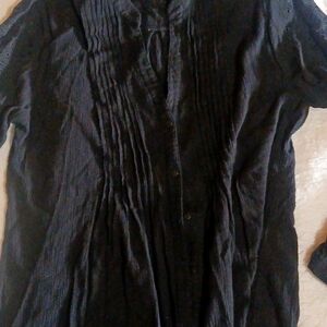 Soft Surroundings blk long Sleeve tunic button down has detail on shoulders back